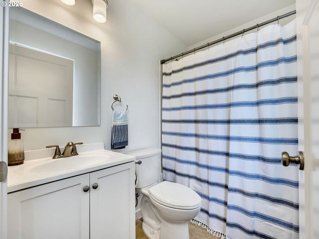 704 10TH St, Gearhart, OR 97138