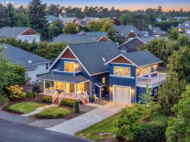 704 10TH St, Gearhart, OR 97138