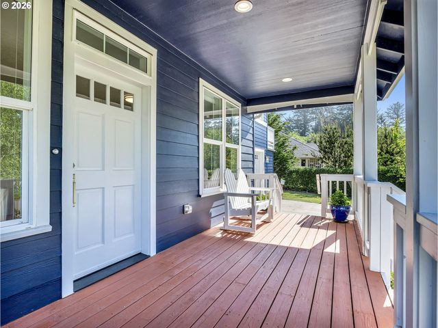 704 10TH St, Gearhart, OR 97138