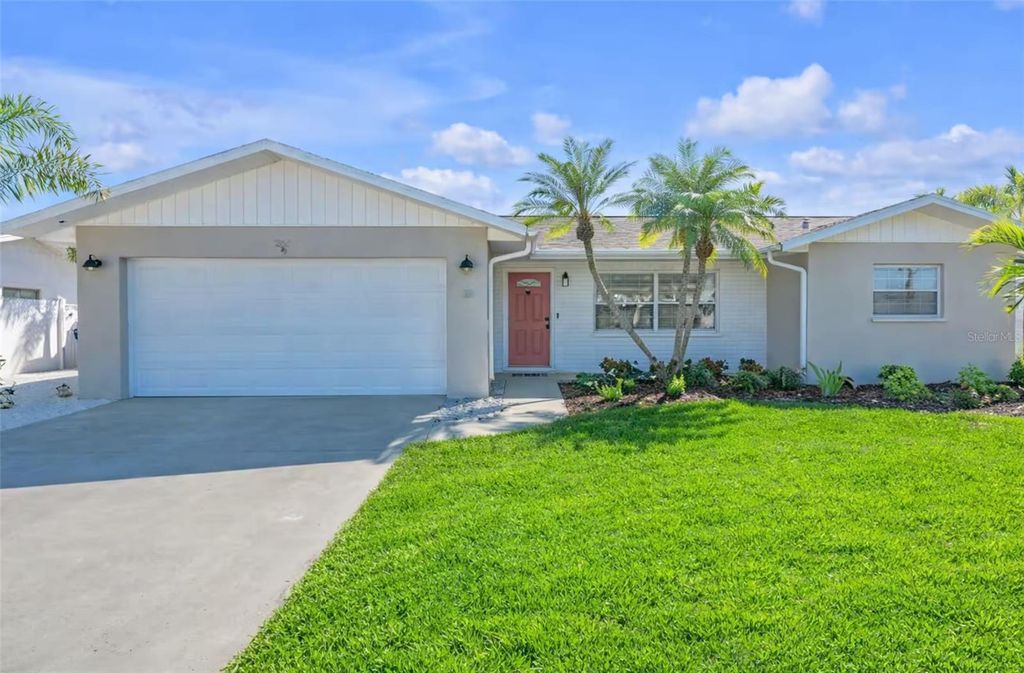 Image 2 of property listing at 5211 17TH AVENUE W, Bradenton, FL 34209