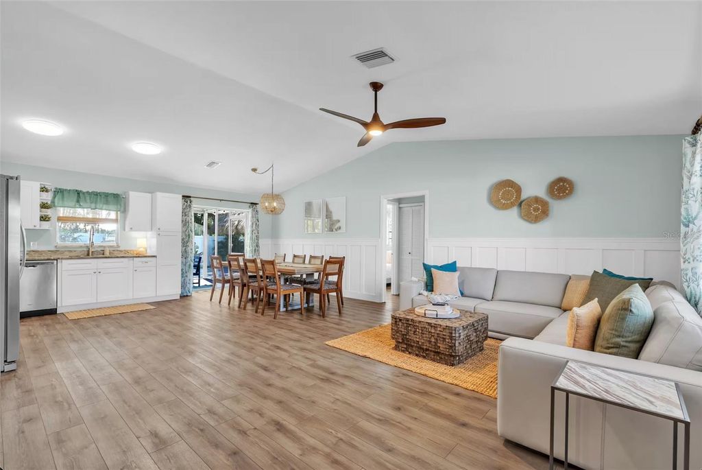 Image 11 of property listing at 5211 17TH AVENUE W, Bradenton, FL 34209