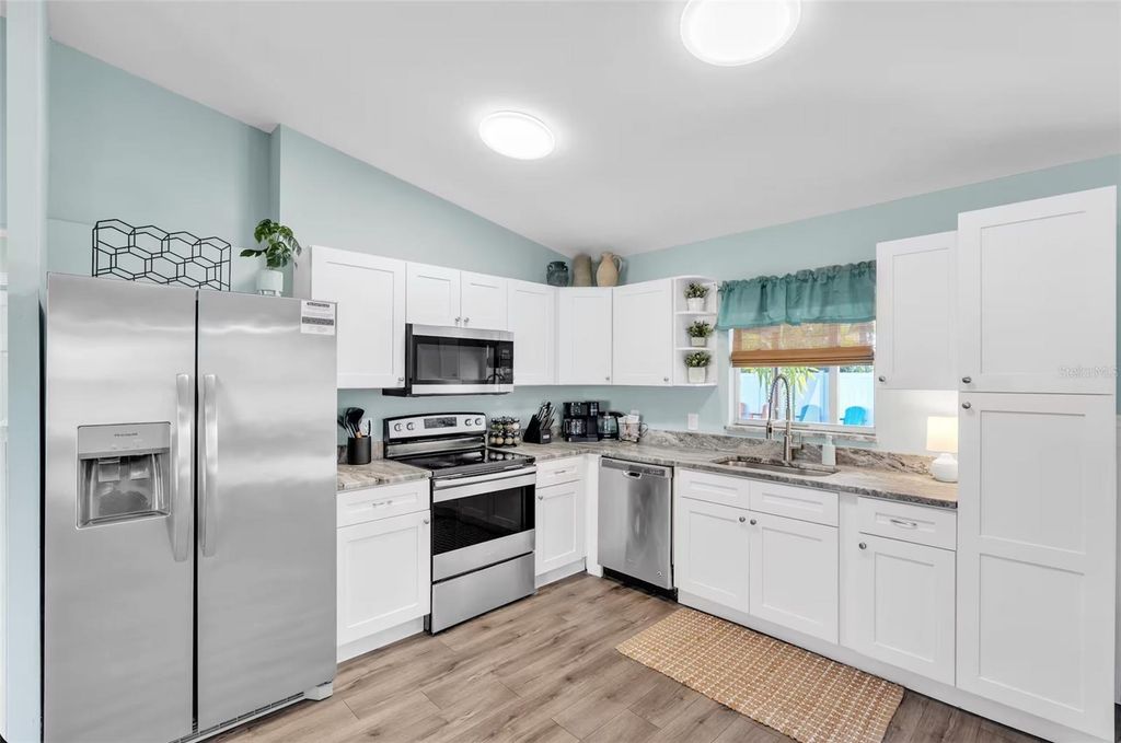Image 12 of property listing at 5211 17TH AVENUE W, Bradenton, FL 34209