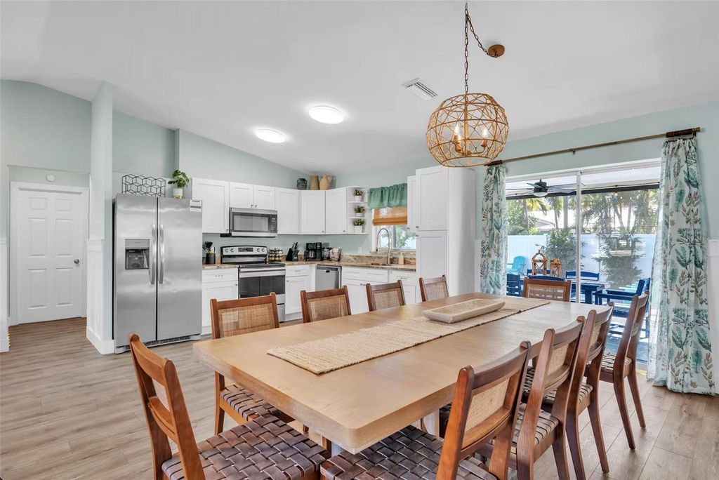 Image 13 of property listing at 5211 17TH AVENUE W, Bradenton, FL 34209