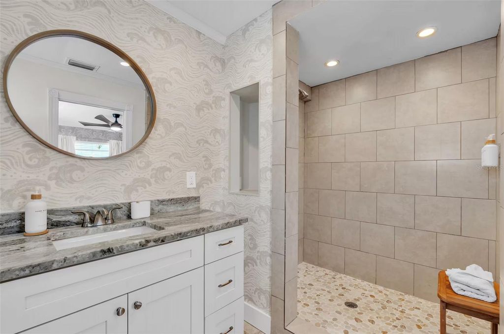 Image 23 of property listing at 5211 17TH AVENUE W, Bradenton, FL 34209