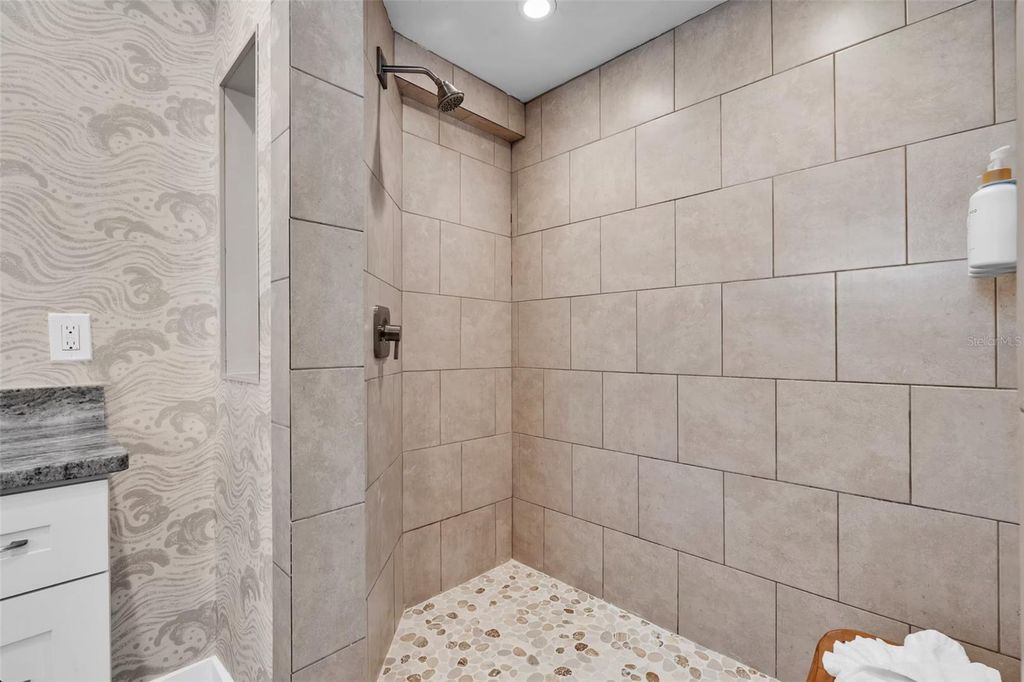Image 24 of property listing at 5211 17TH AVENUE W, Bradenton, FL 34209