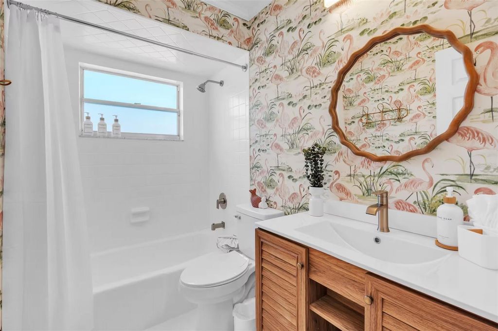 Image 32 of property listing at 5211 17TH AVENUE W, Bradenton, FL 34209