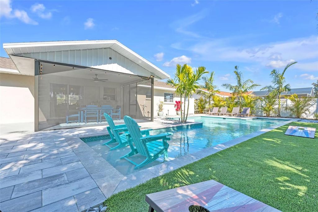 Image 5 of property listing at 5211 17TH AVENUE W, Bradenton, FL 34209