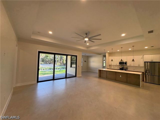 526 37th AVE NE, Naples, FL 34120