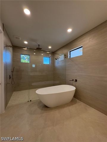 526 37th AVE NE, Naples, FL 34120