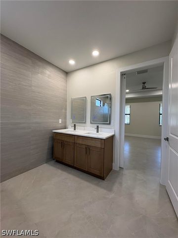 526 37th AVE NE, Naples, FL 34120