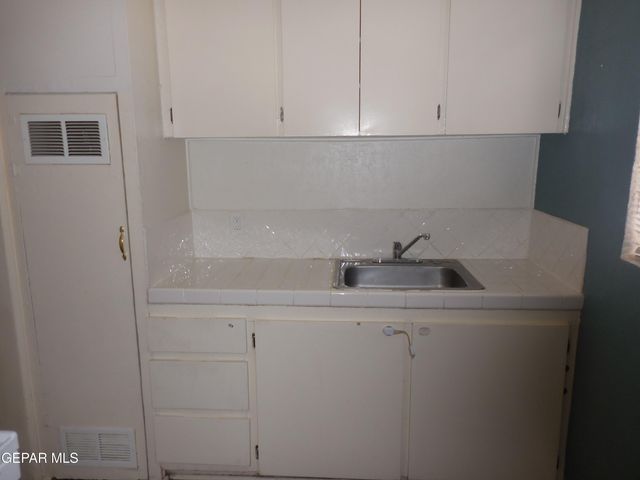 701 W YANDELL Drive 5, El Paso, TX 79902