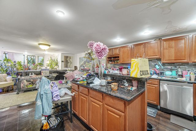 7020 S Paxton Avenue GS, Chicago, IL 60649