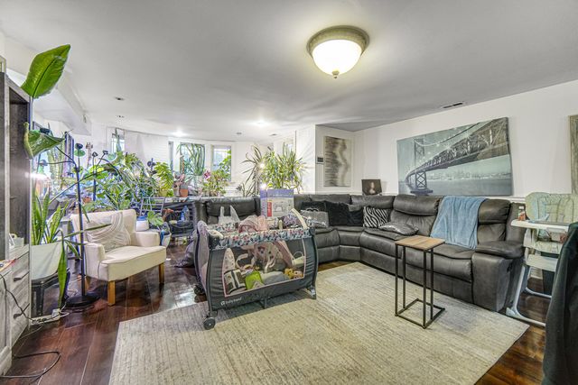 7020 S Paxton Avenue GS, Chicago, IL 60649