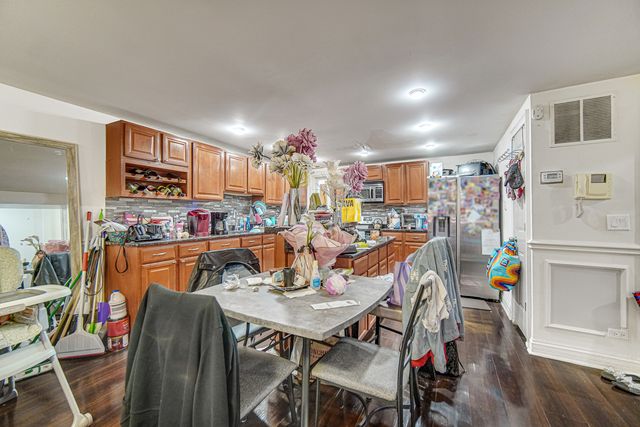 7020 S Paxton Avenue GS, Chicago, IL 60649