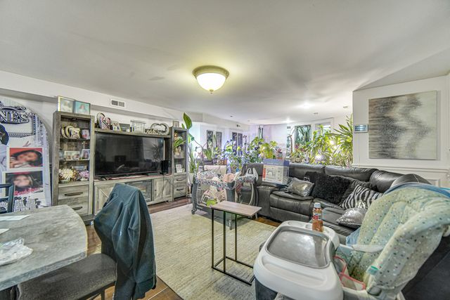7020 S Paxton Avenue GS, Chicago, IL 60649