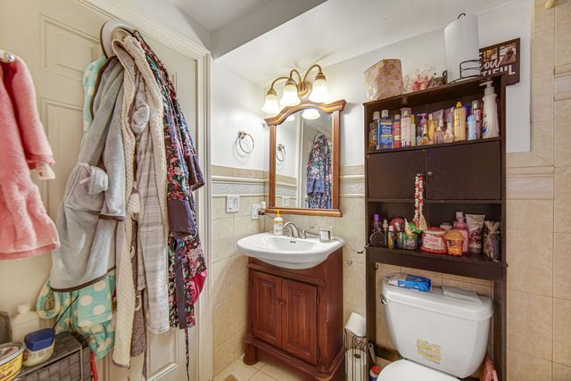 7020 S Paxton Avenue GS, Chicago, IL 60649