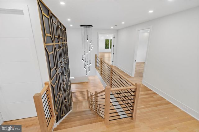 1832 PIMMIT DR, Falls Church, VA 22043