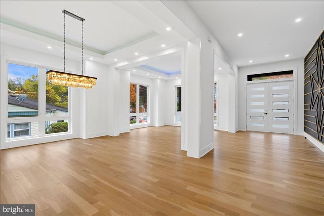 1832 PIMMIT DR, Falls Church, VA 22043