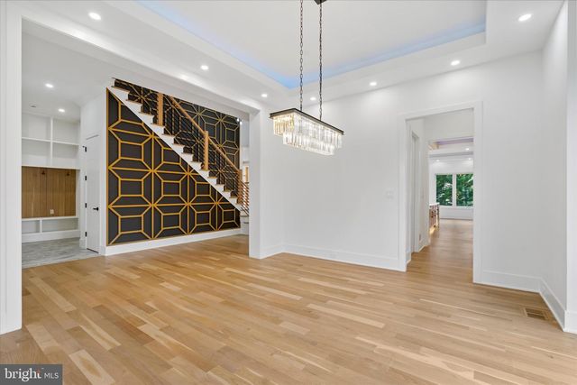 1832 PIMMIT DR, Falls Church, VA 22043