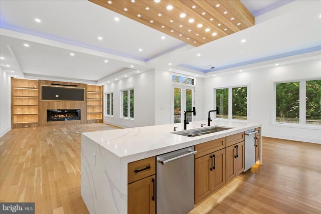 1832 PIMMIT DR, Falls Church, VA 22043