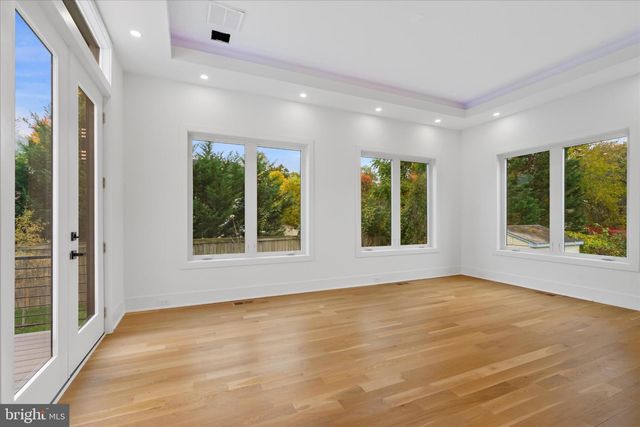 1832 PIMMIT DR, Falls Church, VA 22043