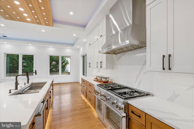 1832 PIMMIT DR, Falls Church, VA 22043