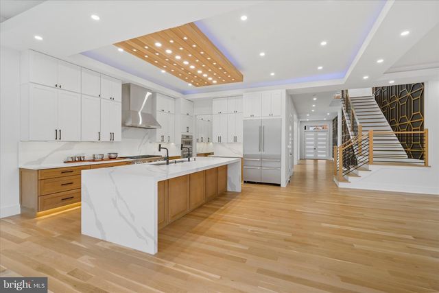 1832 PIMMIT DR, Falls Church, VA 22043