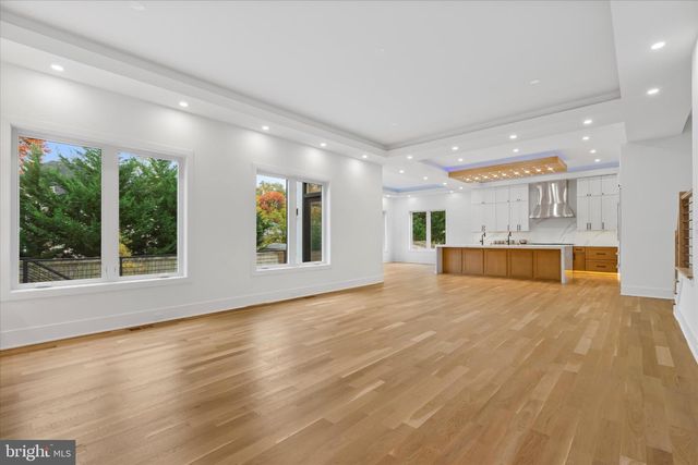 1832 PIMMIT DR, Falls Church, VA 22043