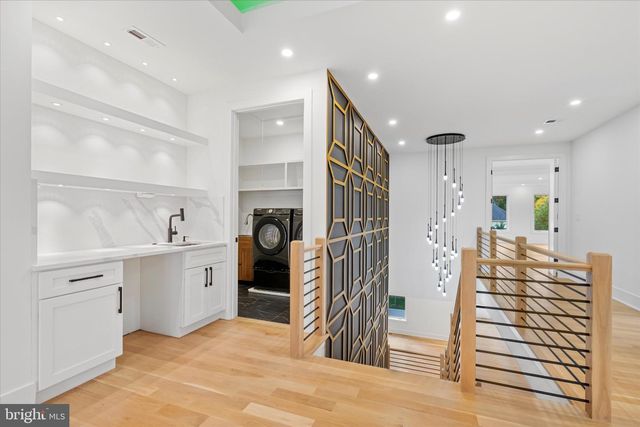 1832 PIMMIT DR, Falls Church, VA 22043