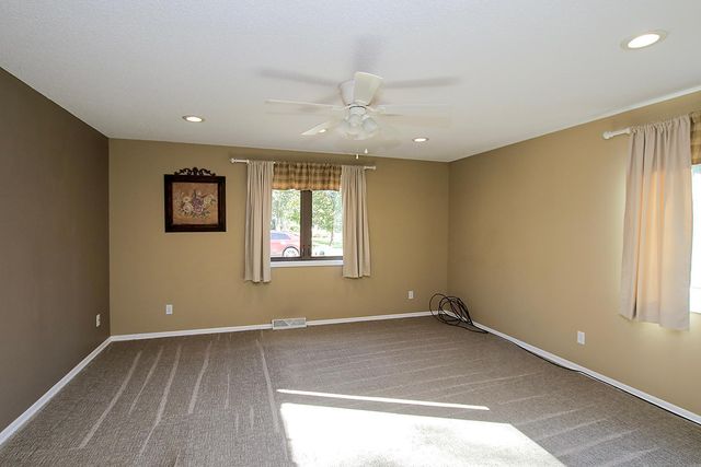 660 Lakewood Drive SW, Hutchinson, MN 55350