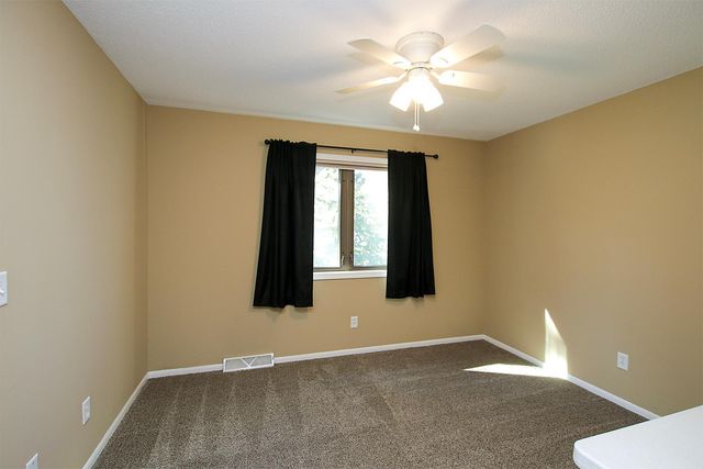 660 Lakewood Drive SW, Hutchinson, MN 55350