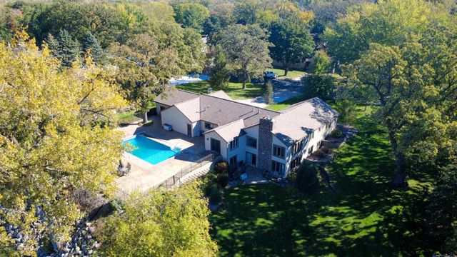 660 Lakewood Drive SW, Hutchinson, MN 55350