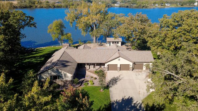 660 Lakewood Drive SW, Hutchinson, MN 55350