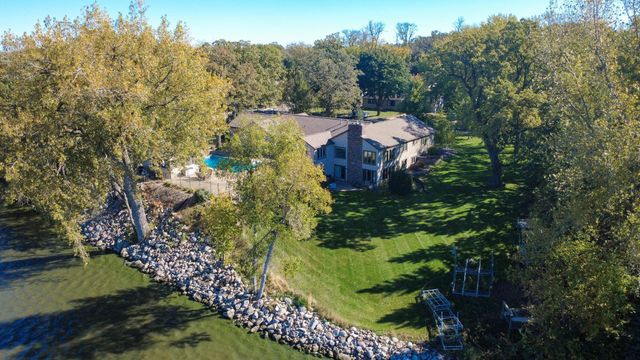 660 Lakewood Drive SW, Hutchinson, MN 55350