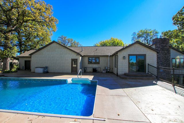 660 Lakewood Drive SW, Hutchinson, MN 55350