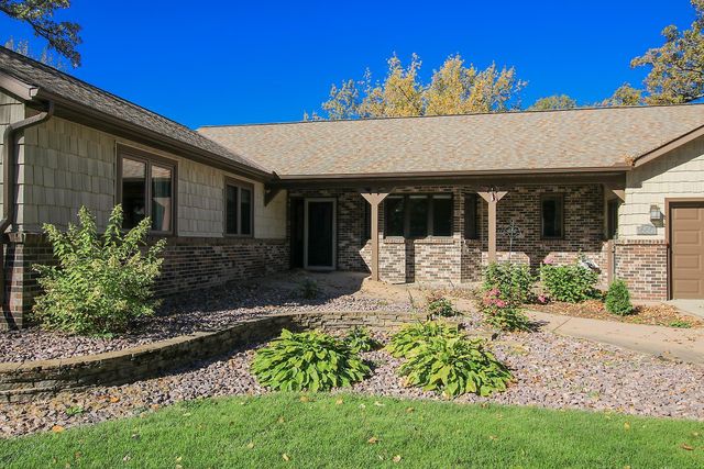 660 Lakewood Drive SW, Hutchinson, MN 55350