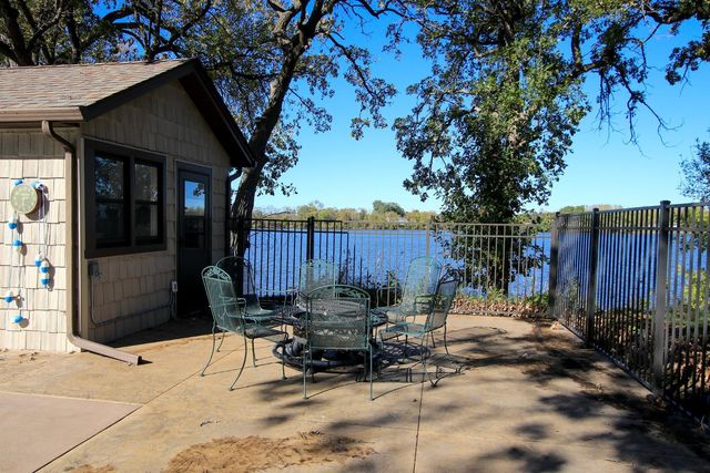 660 Lakewood Drive SW, Hutchinson, MN 55350