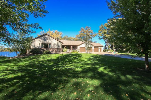 660 Lakewood Drive SW, Hutchinson, MN 55350