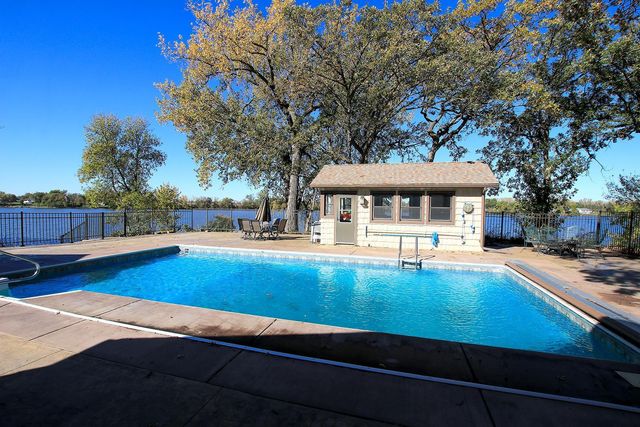 660 Lakewood Drive SW, Hutchinson, MN 55350