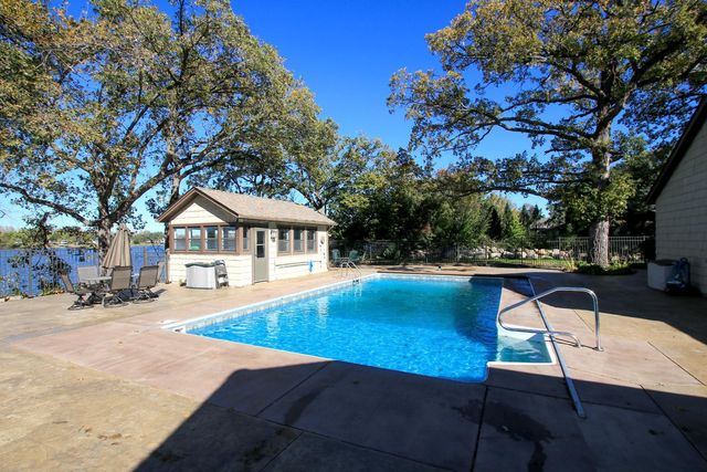 660 Lakewood Drive SW, Hutchinson, MN 55350