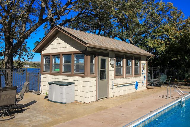 660 Lakewood Drive SW, Hutchinson, MN 55350