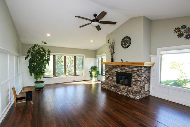 660 Lakewood Drive SW, Hutchinson, MN 55350