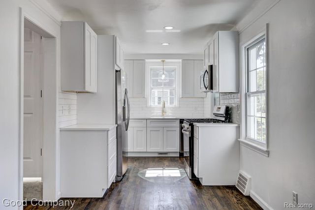 2716 Thomas Avenue, Berkley, MI 48072