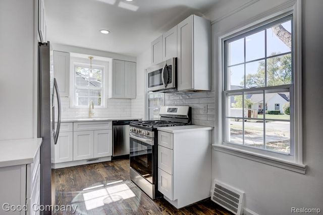 2716 Thomas Avenue, Berkley, MI 48072