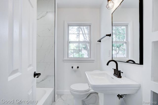 2716 Thomas Avenue, Berkley, MI 48072