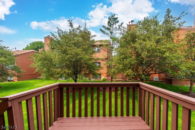 24 Faesch Ct, Rockaway Twp., NJ 07866