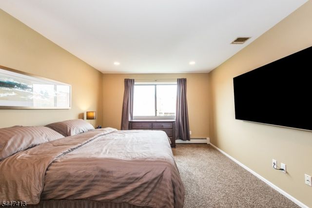 24 Faesch Ct, Rockaway Twp., NJ 07866
