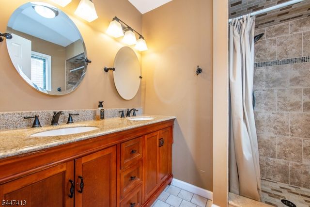 24 Faesch Ct, Rockaway Twp., NJ 07866