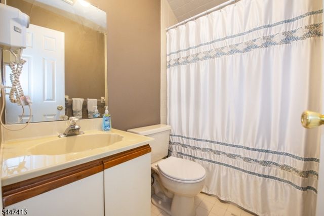 24 Faesch Ct, Rockaway Twp., NJ 07866