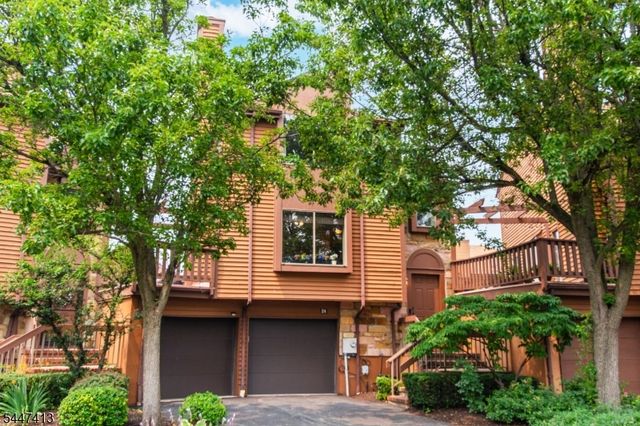 24 Faesch Ct, Rockaway Twp., NJ 07866